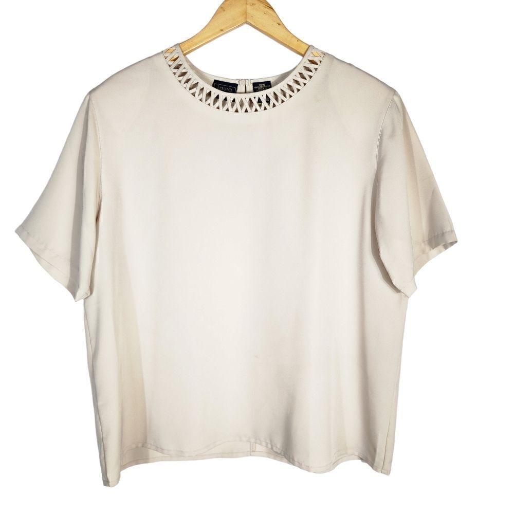 Laura Scott Pluse size Short Sleeve Cream Blouse